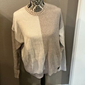 Hollister Women's Cream and Tan Sweater Size Large
